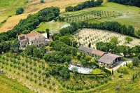 Farm house with apartments in Tuscany